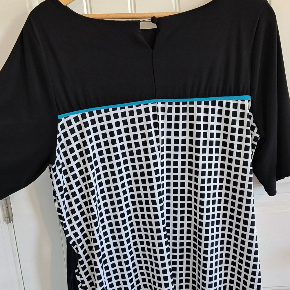 Black and White Geometric Dress - Picture 7 of 9